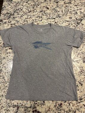 Fish Hippie Size: M Women's Heather Gray Short Sleeve Tee